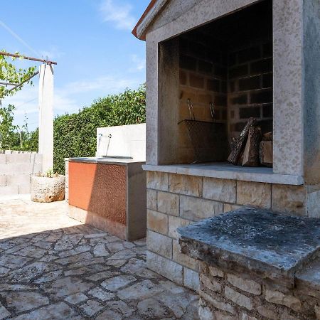 Secluded Apartment In Pore With Garden Poreč Zewnętrze zdjęcie