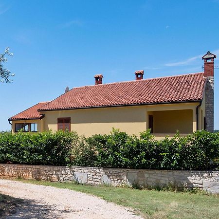 Secluded Apartment In Pore With Garden Poreč Zewnętrze zdjęcie