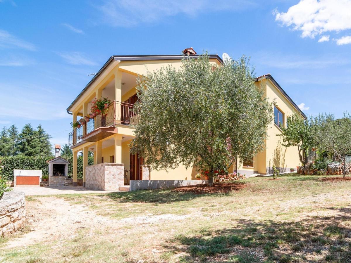 Secluded Apartment In Pore With Garden Poreč Zewnętrze zdjęcie