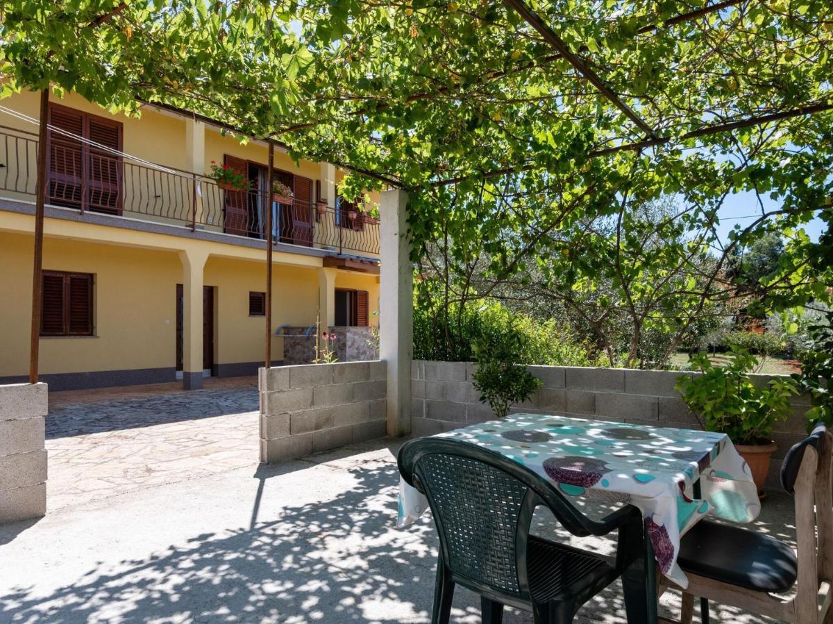 Secluded Apartment In Pore With Garden Poreč Zewnętrze zdjęcie