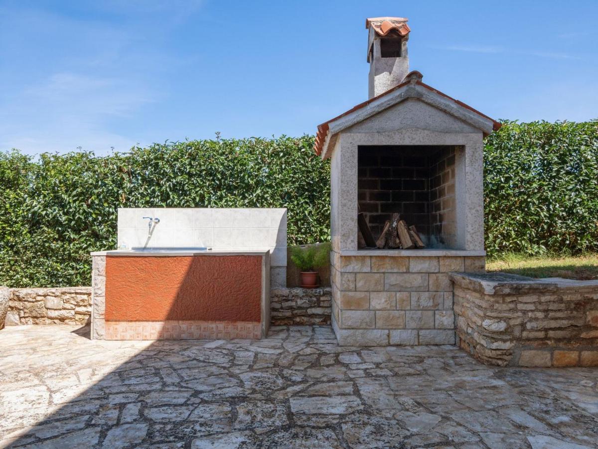 Secluded Apartment In Pore With Garden Poreč Zewnętrze zdjęcie