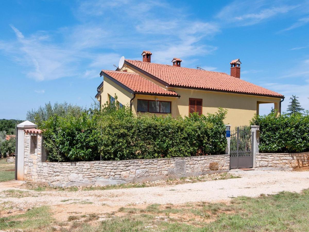 Secluded Apartment In Pore With Garden Poreč Zewnętrze zdjęcie