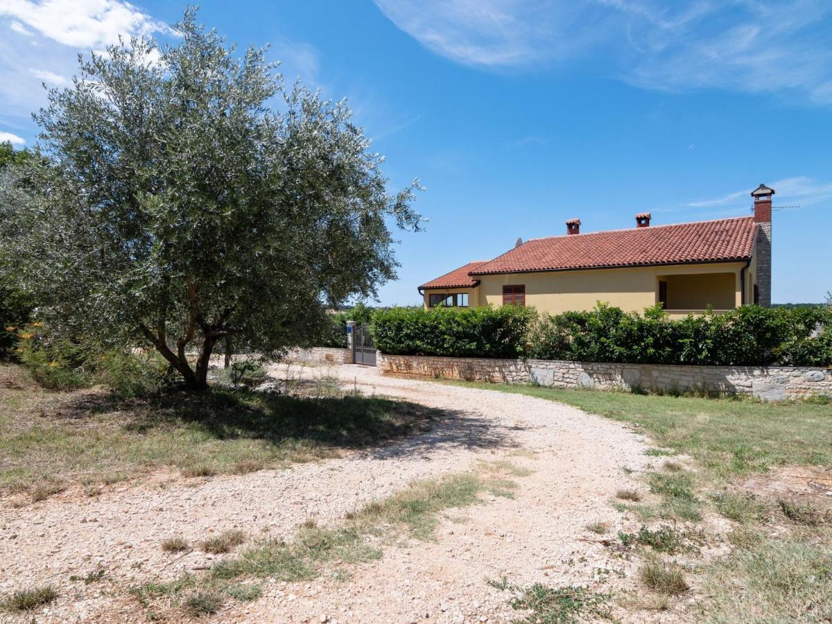 Secluded Apartment In Pore With Garden Poreč Zewnętrze zdjęcie