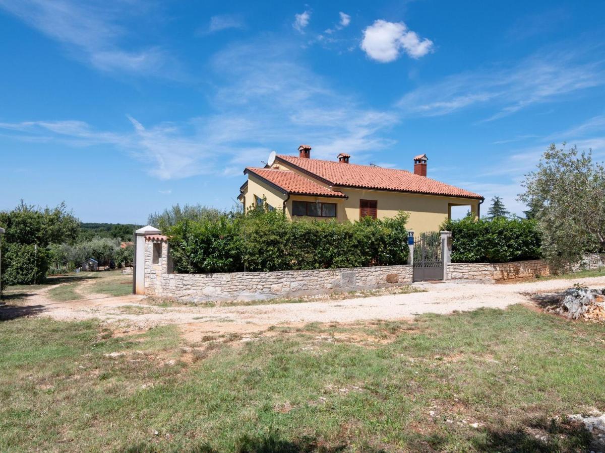 Secluded Apartment In Pore With Garden Poreč Zewnętrze zdjęcie